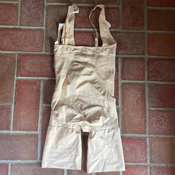 SPANX Shaping Open-Bust Bodysuit Tan - Picture 5 of 6